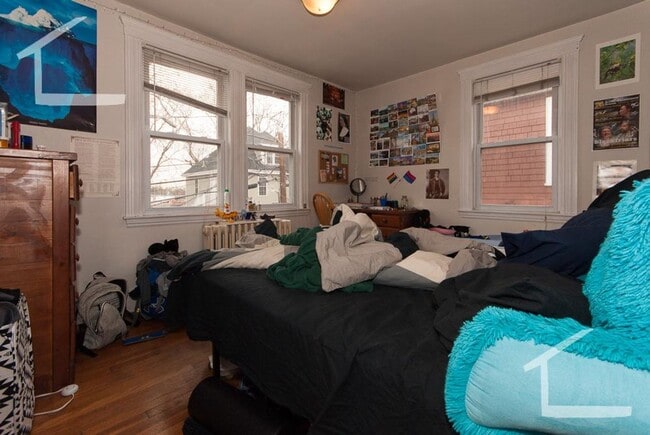 Building Photo - Student Friendly Housing near BU w 2 bathr...