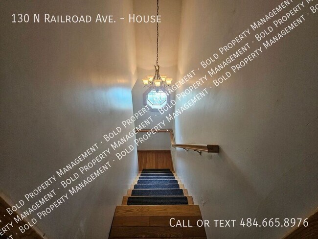 Foto del edificio - 130 N Railroad St