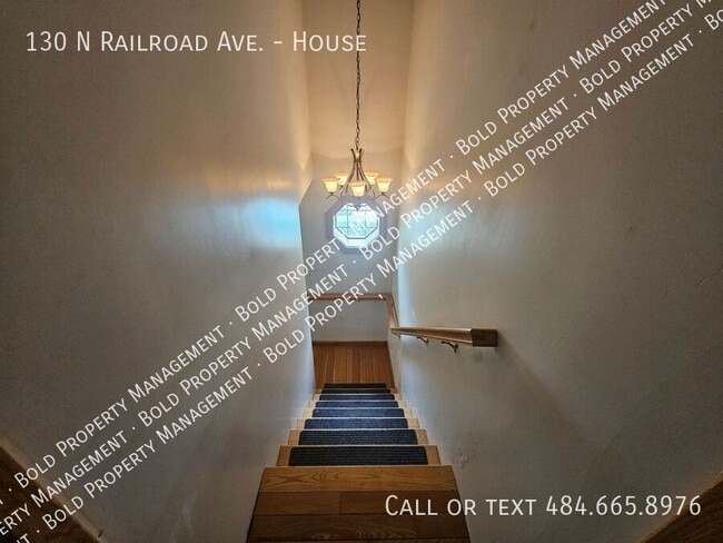 Building Photo - 130 N Railroad St