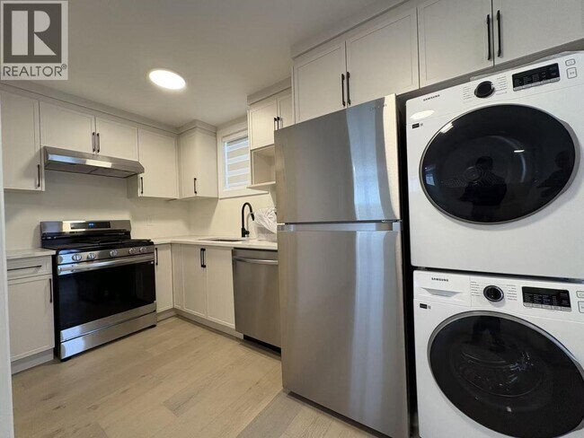 Photo du bâtiment - 945 E 28th Ave