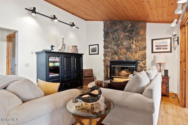 Foto del edificio - 27 Holly Ln