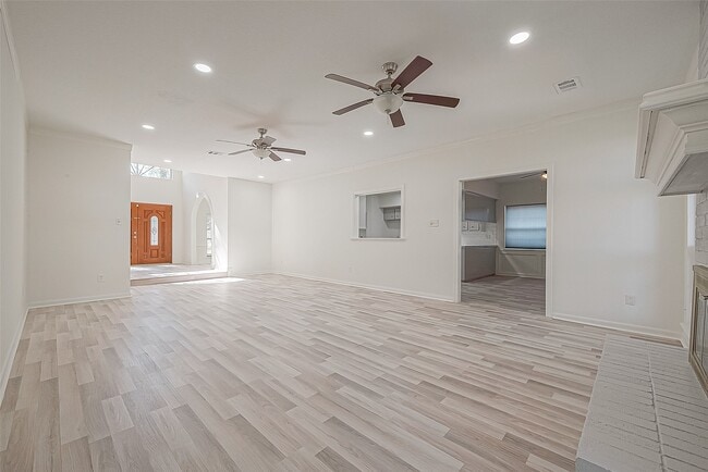 Building Photo - 1015 Sugar Lakes Dr