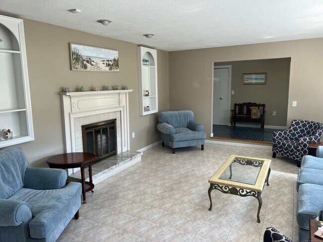 Building Photo - 85 Admiral Dr