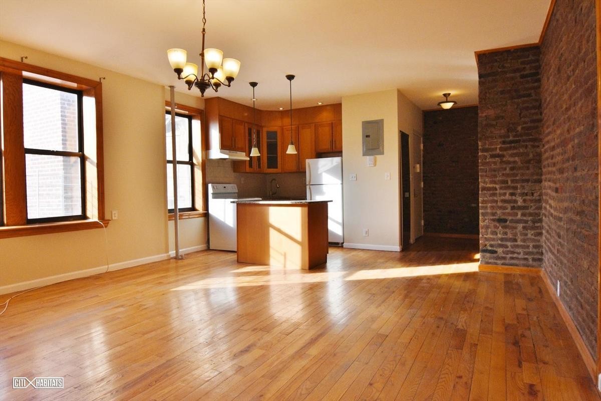 Primary Photo - 2020 Ocean Ave