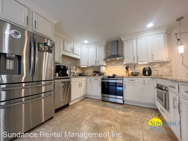 Building Photo - 4 br, 1.5 bath House - 806 Tuxedo Drive