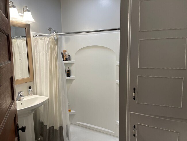 Building Photo - Maryland Lower near UWM