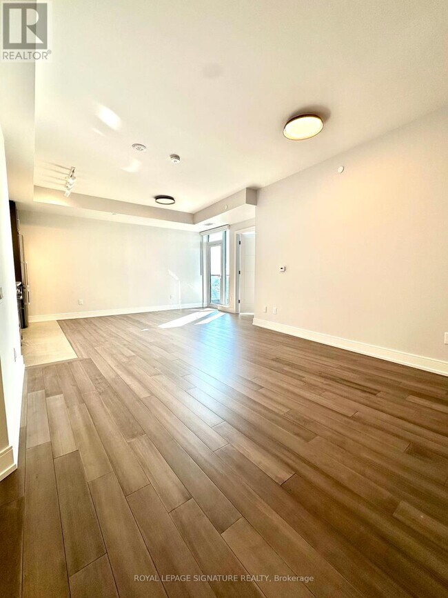 Photo du bâtiment - 2525 Bathurst St