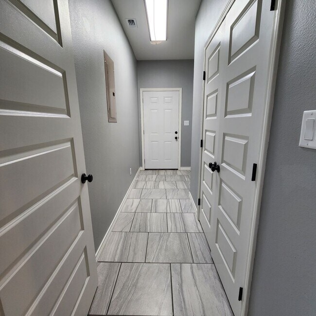Foto del edificio - New Construction Home Available Now!