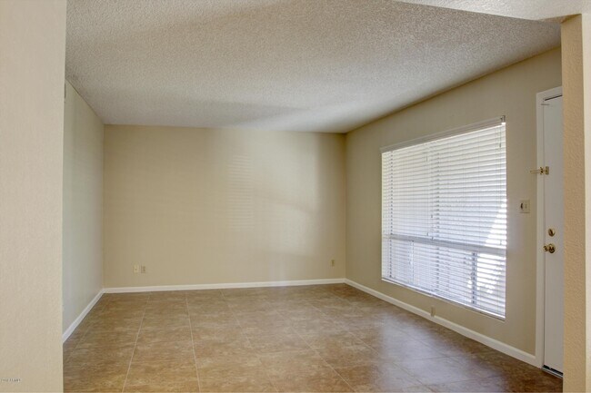 Building Photo - 202 E Ruth Ave