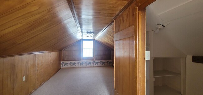 Building Photo - 2709 S Van Buren Gorgeous Hidden Gem Right...
