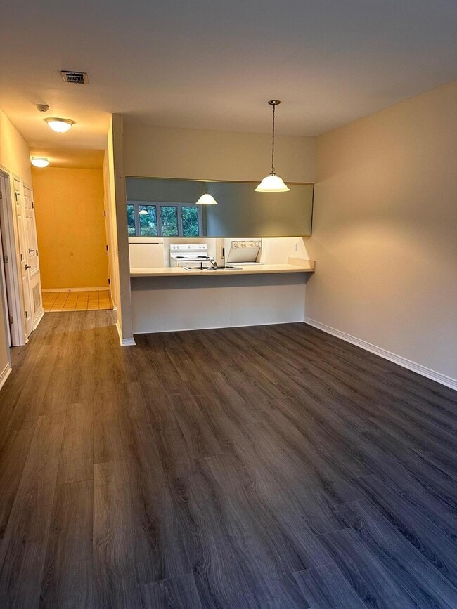 Foto del edificio - 1940 Bluewater Blvd