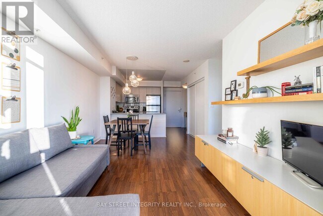 Photo du bâtiment - 5740 Yonge St