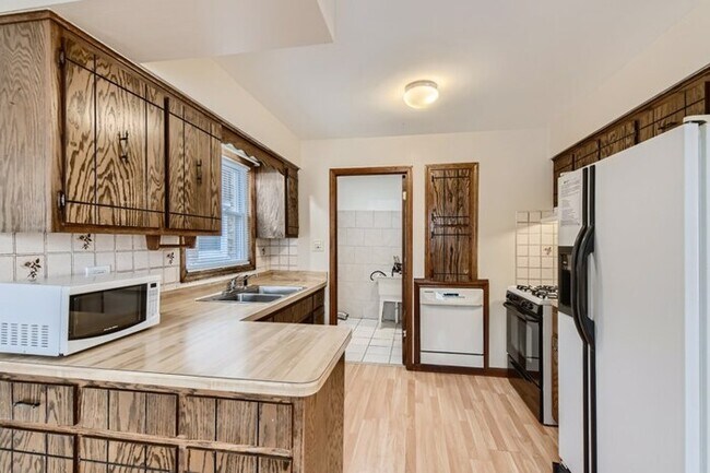 Building Photo - 7504 Latrobe, Burbank, IL, 60459