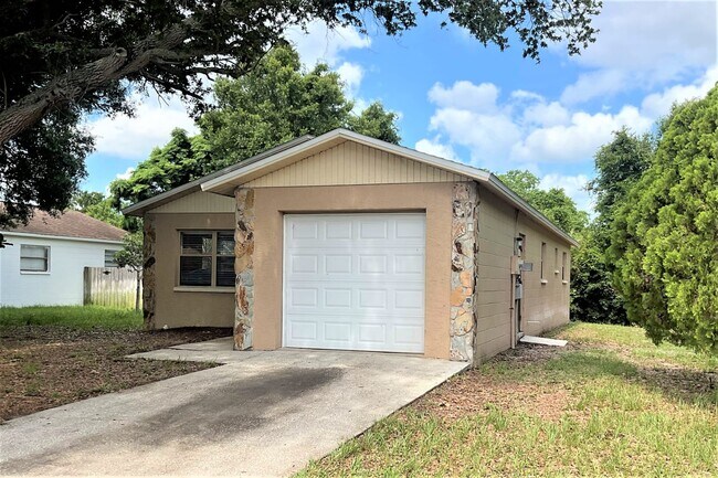 Building Photo - 1770 Taylor Lake Pl