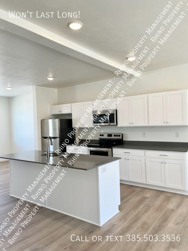 Building Photo - 3 Bedroom/2.5 Bathroom Townhome in Eagle M...