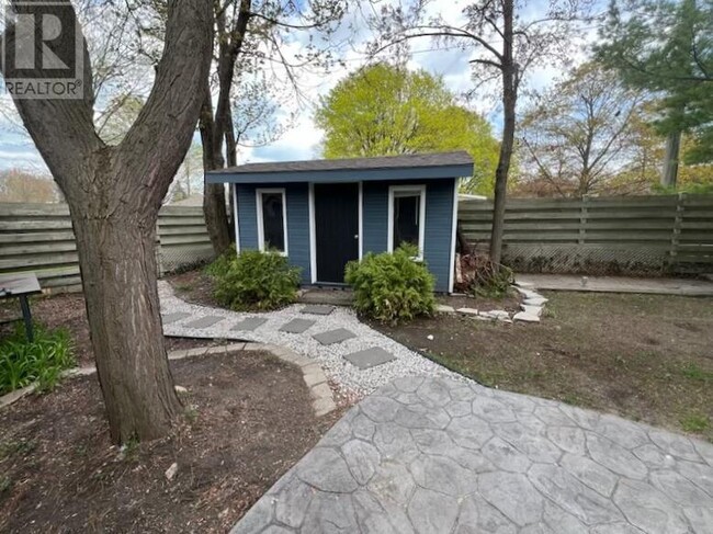 Building Photo - 1045 Lombardy Dr