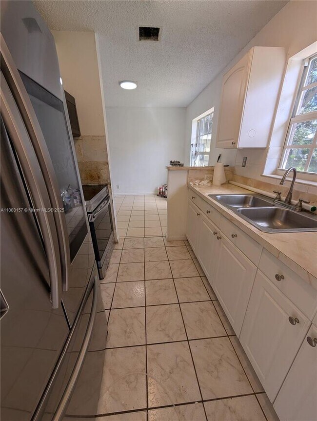 Foto del edificio - 720 NW 15th Terrace