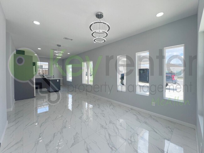 Foto del edificio - 3bed/2bath Apartment in Edinburg.  Don't M...