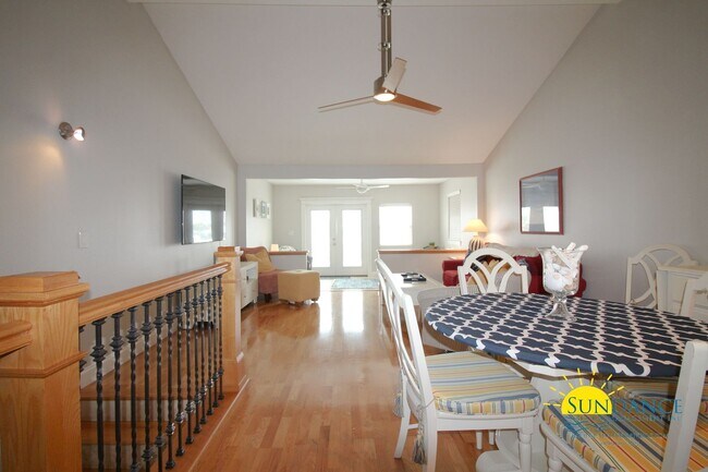 Building Photo - Breathtaking 3 Bedroom Waterfront home on ...