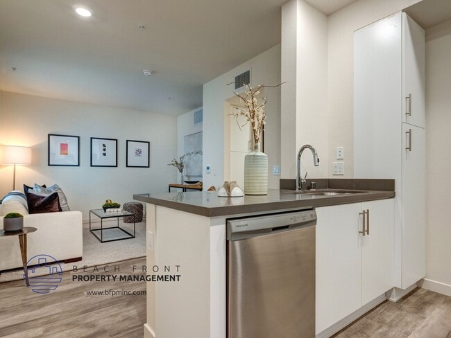 Interior Photo - 1249 W. 39th Place