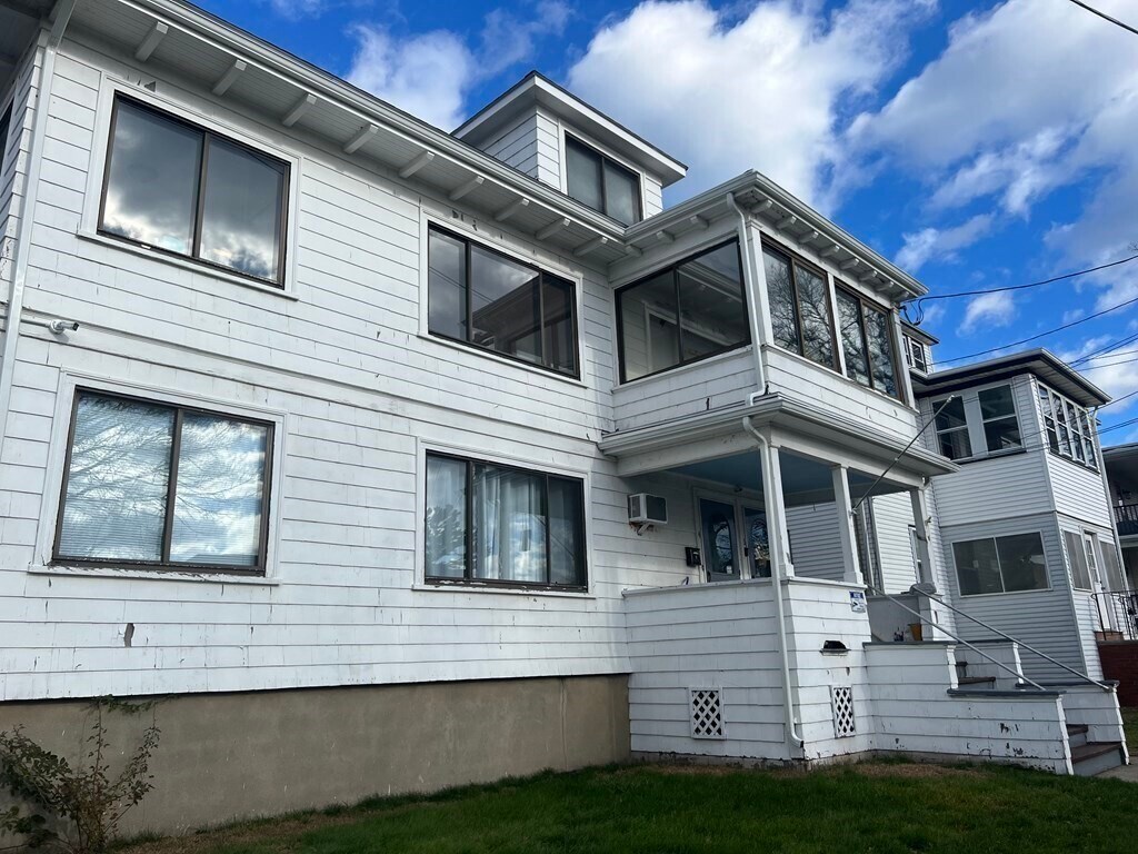 6 Edgehill Rd Unit 1, Winthrop, MA 02152 Room for Rent in Winthrop
