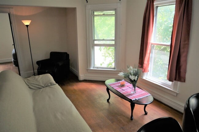 Building Photo - 502 S Aurora St