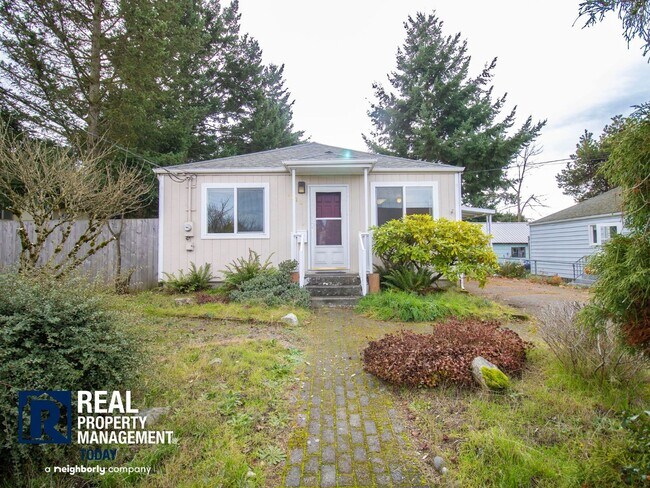 Foto del edificio - Charming 2 Bedroom Home with Large Yard & Garage!