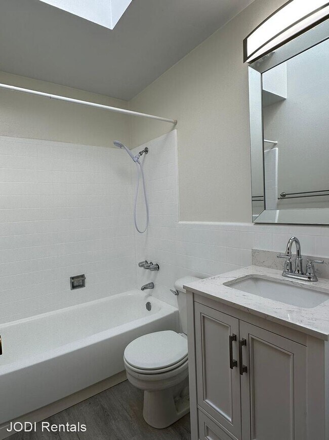Building Photo - 2 br, 1 bath House - 1232 18th Ave - Unit #4