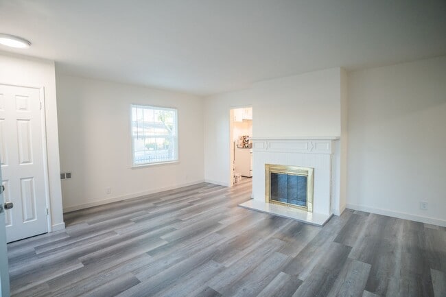 Building Photo - LB2123