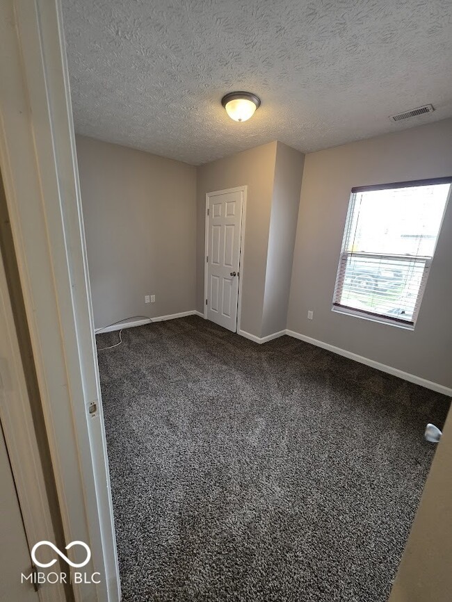 Building Photo - 420 N Holmes Ave