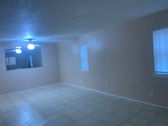 Building Photo - 2800 Cerrillos Rd