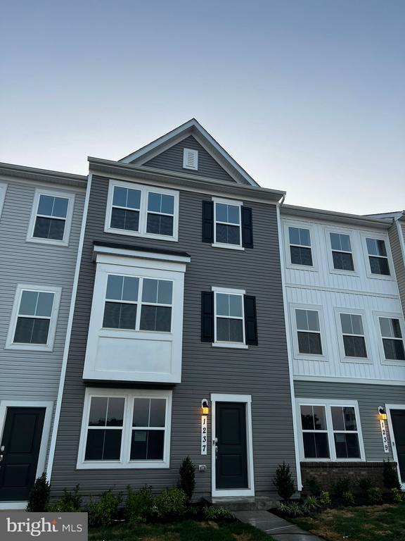Foto principal - 1237 Cedar Vly Rd
