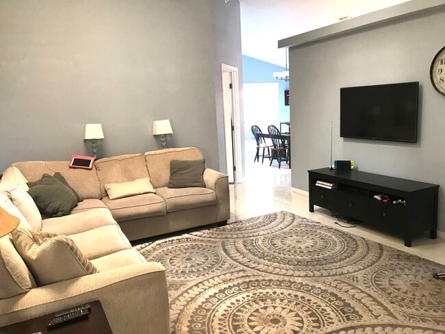 Foto del edificio - 499 Lancers Dr