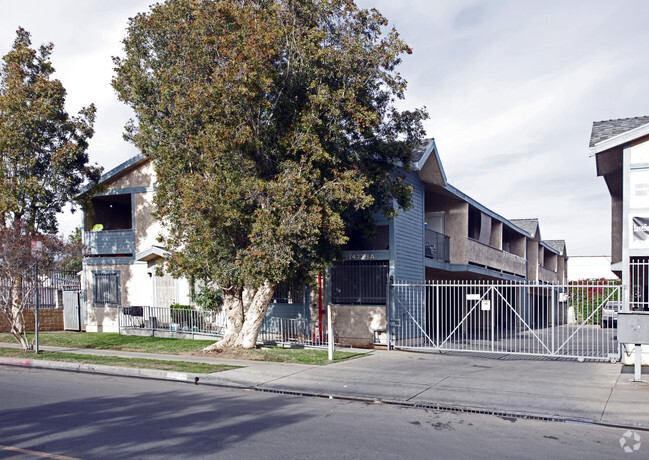 Building Photo - 14733 Nelson Ave
