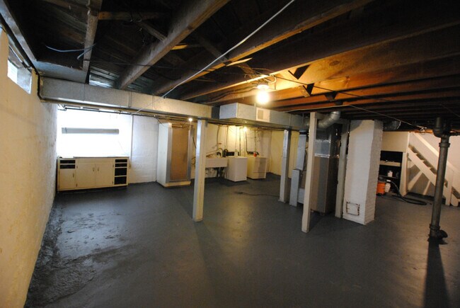 Building Photo - 1534 Medora