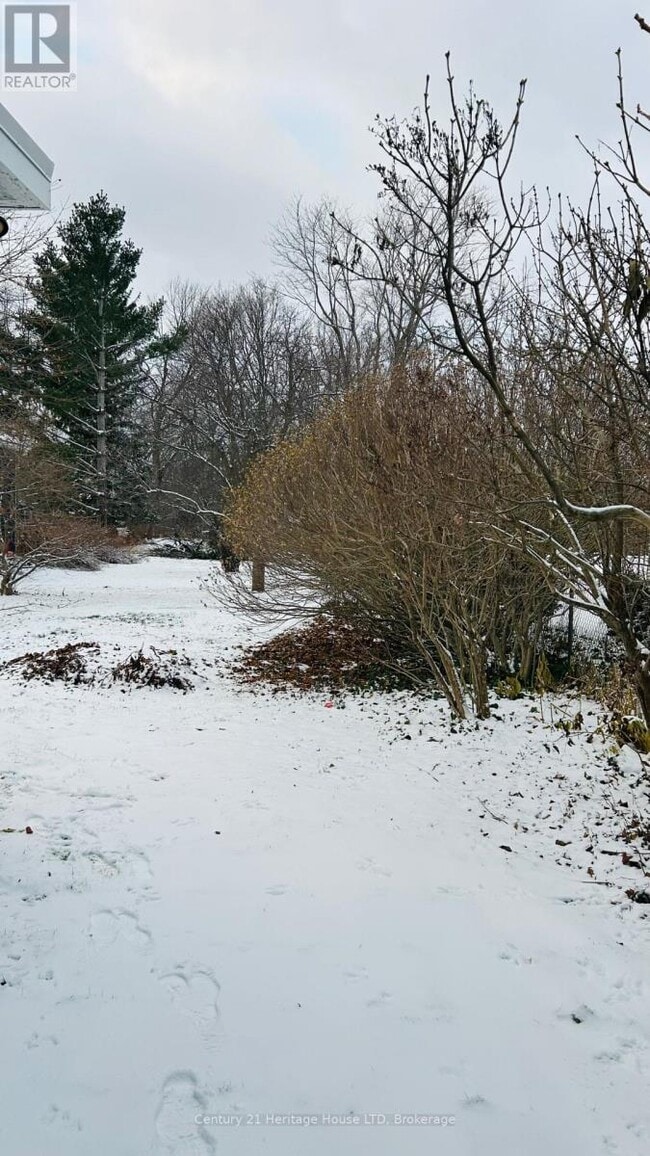 Building Photo - 500 Lakeshore Rd