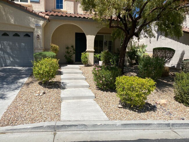 Foto del edificio - Pool!!! Spa!!! Summerlin!!! Gated!!! Park!! Mature lush landscape in back yard!! Synthetic Grass!...