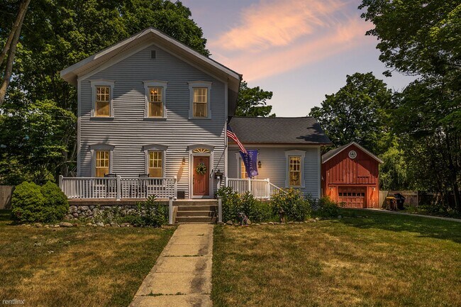 Building Photo - 4 br, 3 bath House - 336 N Division St