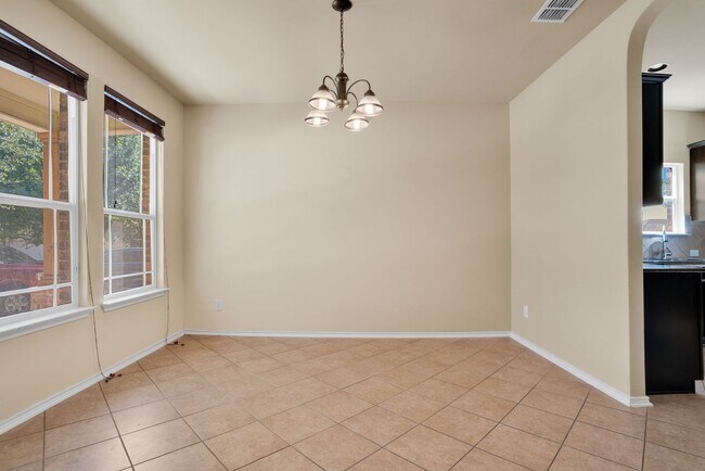 Foto del edificio - Spacious 3-Bedroom Home for Rent in Quiet ...