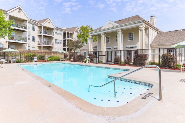 Piscina - Waterbrook Apartments