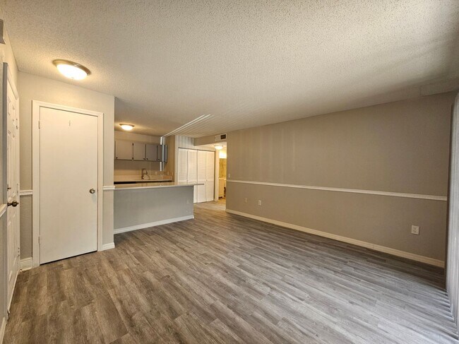 Foto del edificio - 9481 Highland Oak Dr