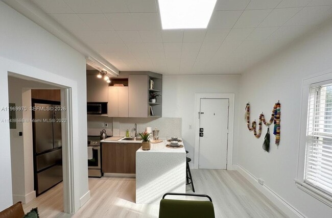 Building Photo - 126 Mendoza Ave