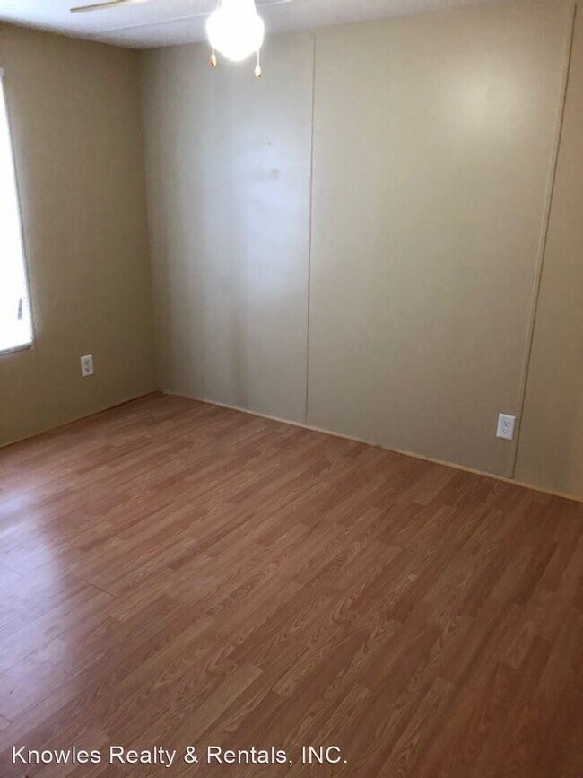 Building Photo - 2 br, 1 bath House - 1895 Burnette Blvd #32
