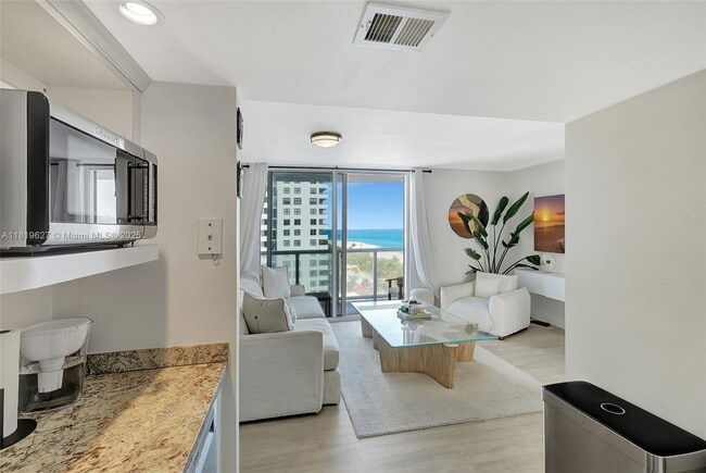 Building Photo - 2457 Collins Ave