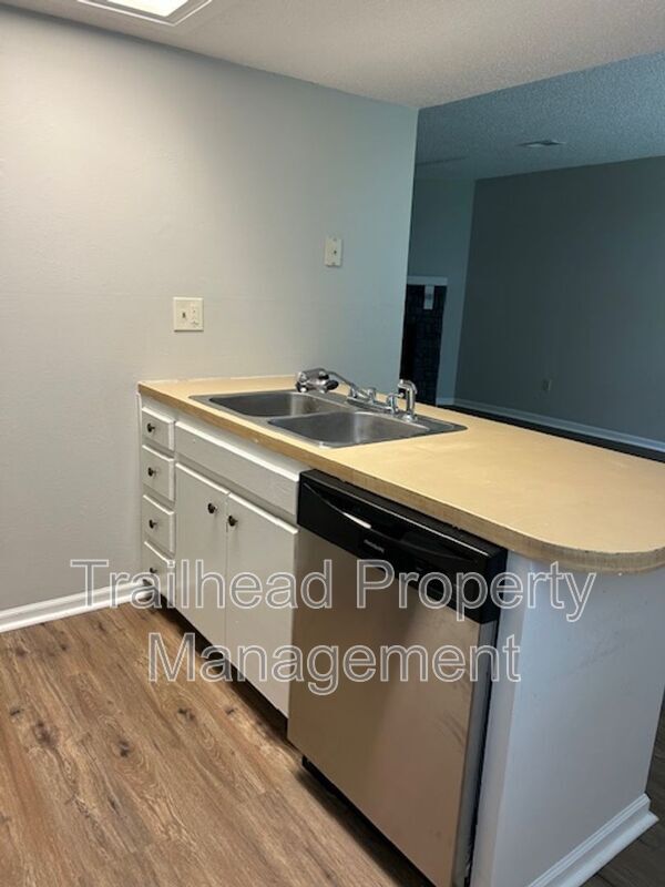 Foto del edificio - 8302 N Everton Ave