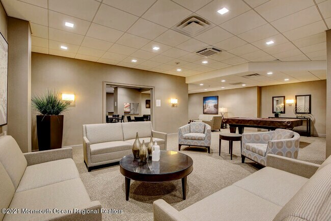 Foto del edificio - 1 Channel Dr