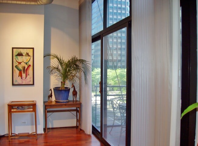 Building Photo - 130 S Canal St
