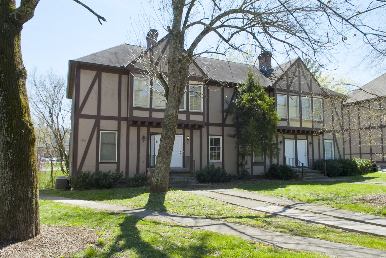 Primary Photo - Castlewood Apartments