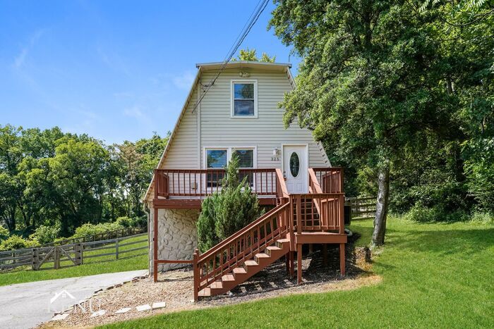 Primary Photo - 325 Hickory Dr