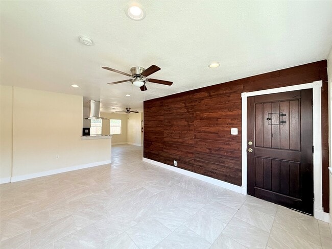 Building Photo - 207 Tidwell Rd